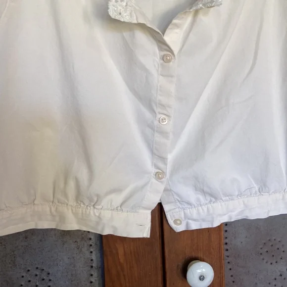 ❗️LAST DAY CLOSET CLOSING❗️ Brandy Melville Button Crop Lace Top Cream One Size - Picture 5 of 9